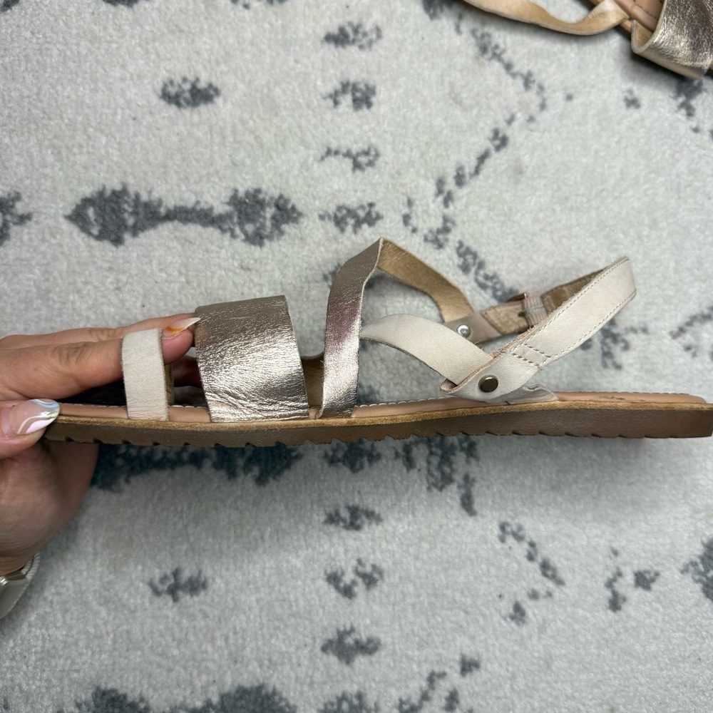 SOREL Ella Criss Cross Metallic Leather Summer Beachy Strappy Gorpcore Sandals - Picture 3 of 7